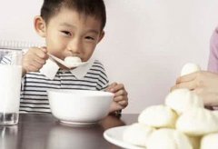 轻度自闭症儿童有什么表现